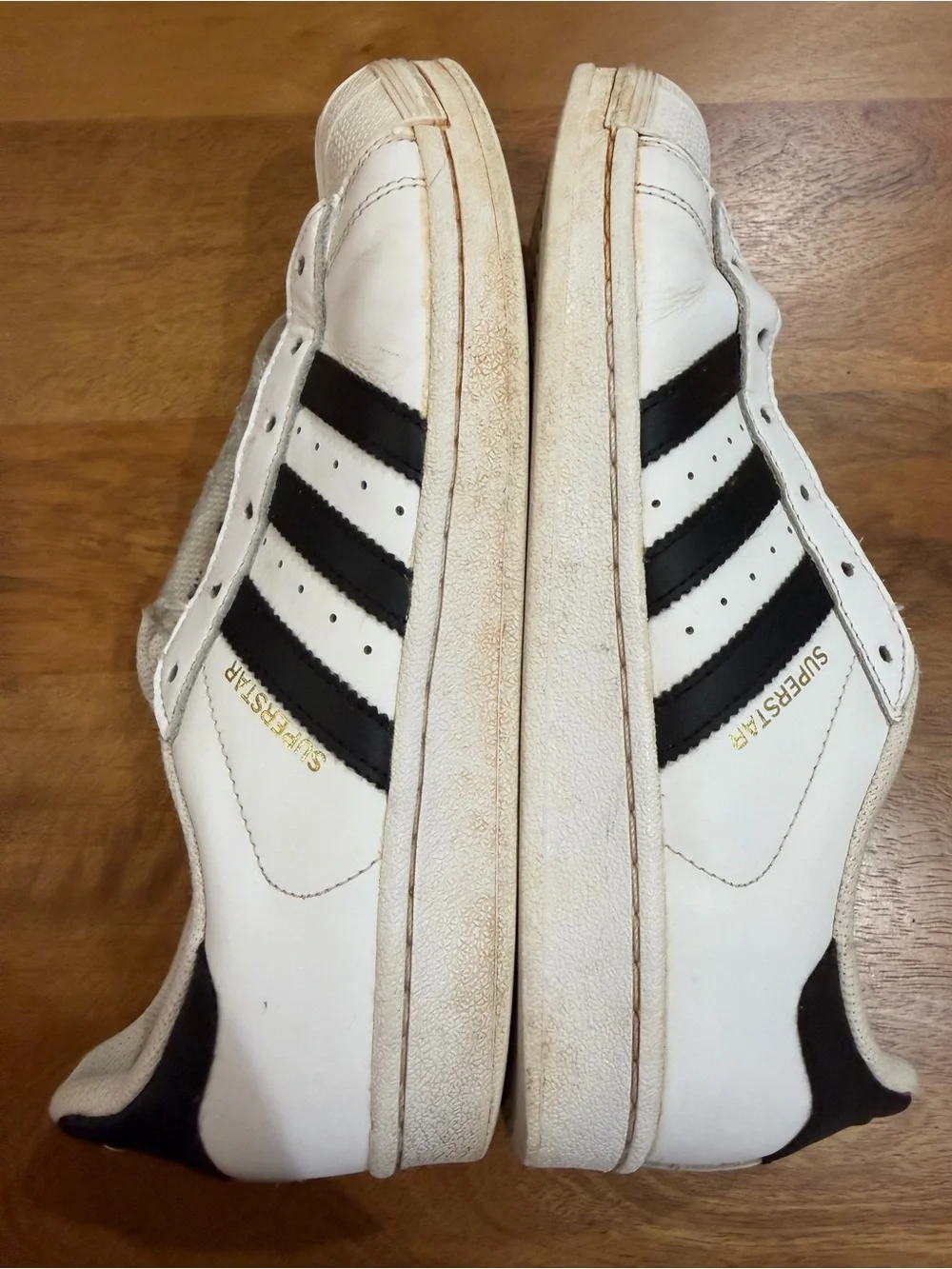 adidas ‘Superstar’ White Sneakers w/ Classic Black Stripes Men’s Size 6.5
